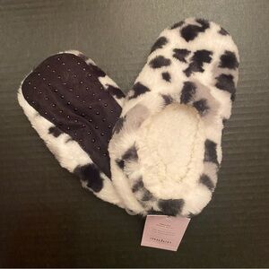 NWT Woman's Animal Print Faux-Fur Slipper Socks with Grippers Size S/M 5-7